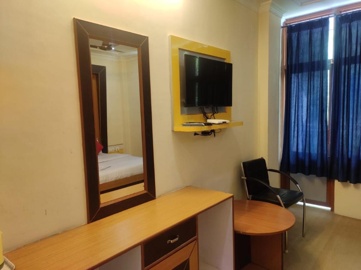 דרמסאלה Hotel Amandeep מראה חיצוני תמונה