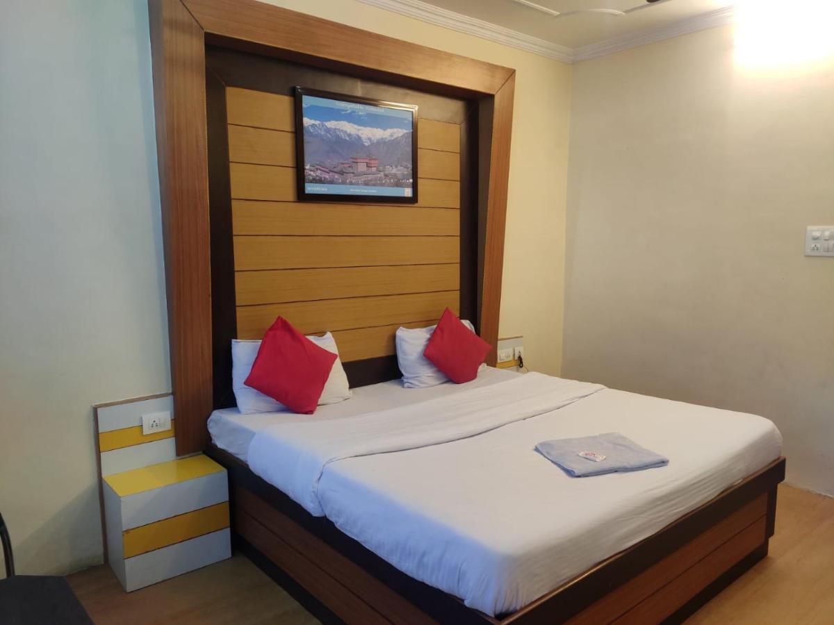 דרמסאלה Hotel Amandeep מראה חיצוני תמונה