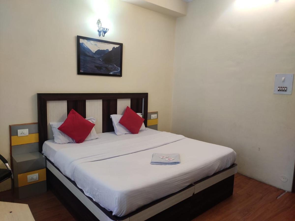 דרמסאלה Hotel Amandeep מראה חיצוני תמונה