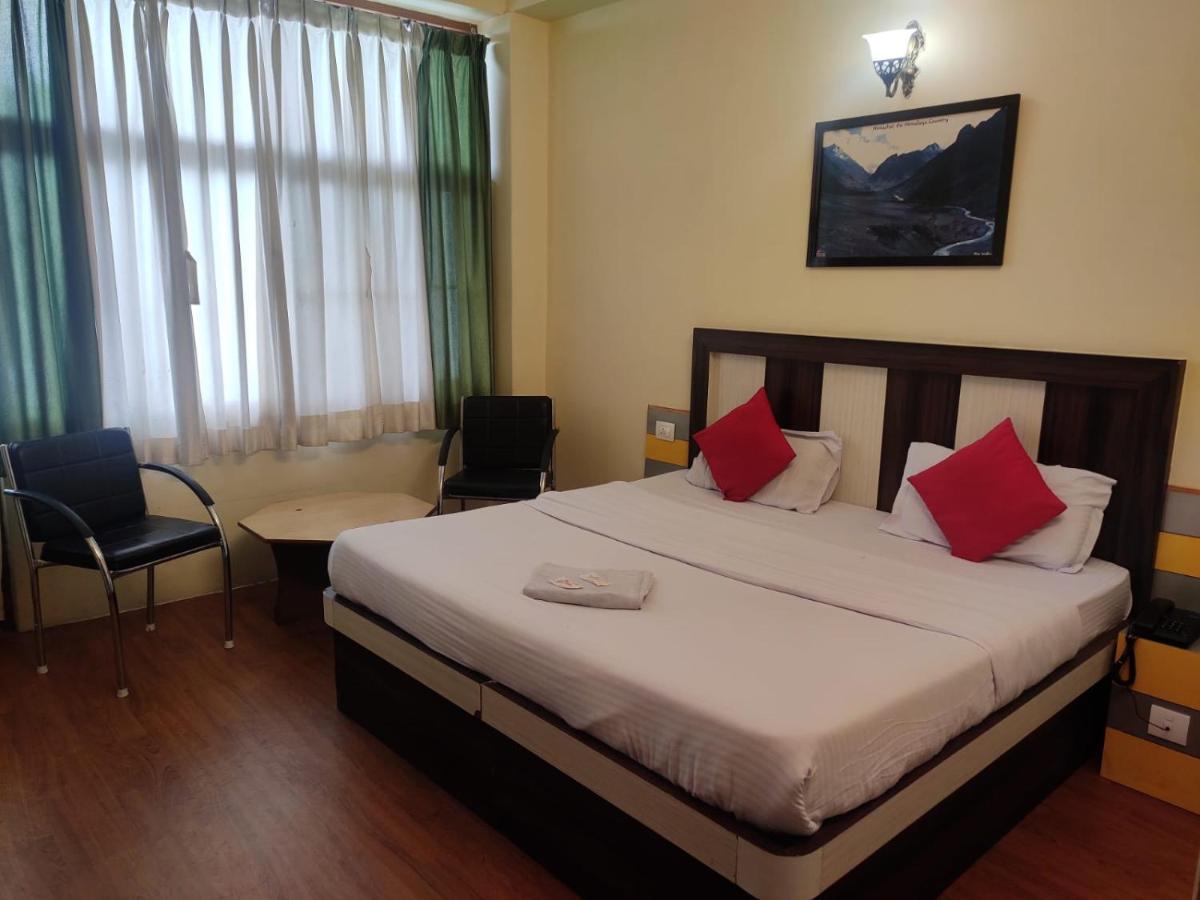 דרמסאלה Hotel Amandeep מראה חיצוני תמונה