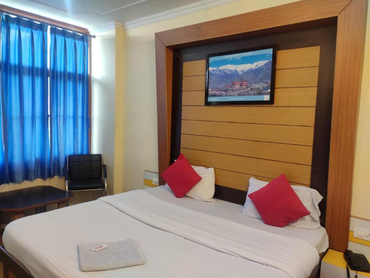 דרמסאלה Hotel Amandeep מראה חיצוני תמונה