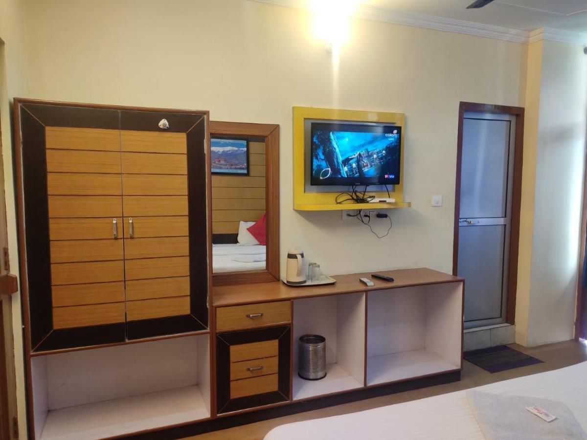 דרמסאלה Hotel Amandeep מראה חיצוני תמונה