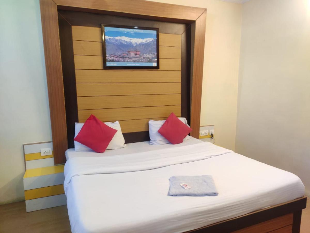 דרמסאלה Hotel Amandeep מראה חיצוני תמונה