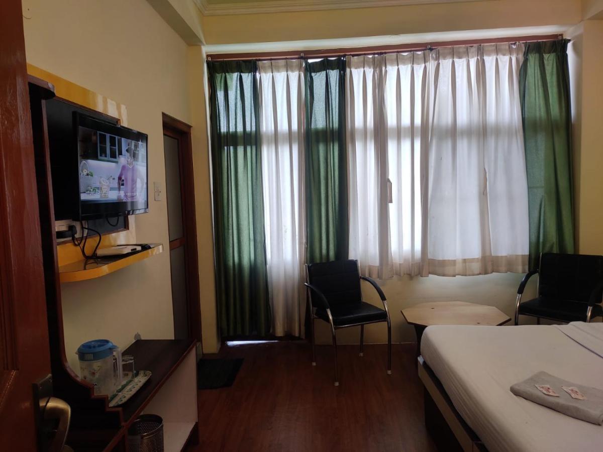 דרמסאלה Hotel Amandeep מראה חיצוני תמונה