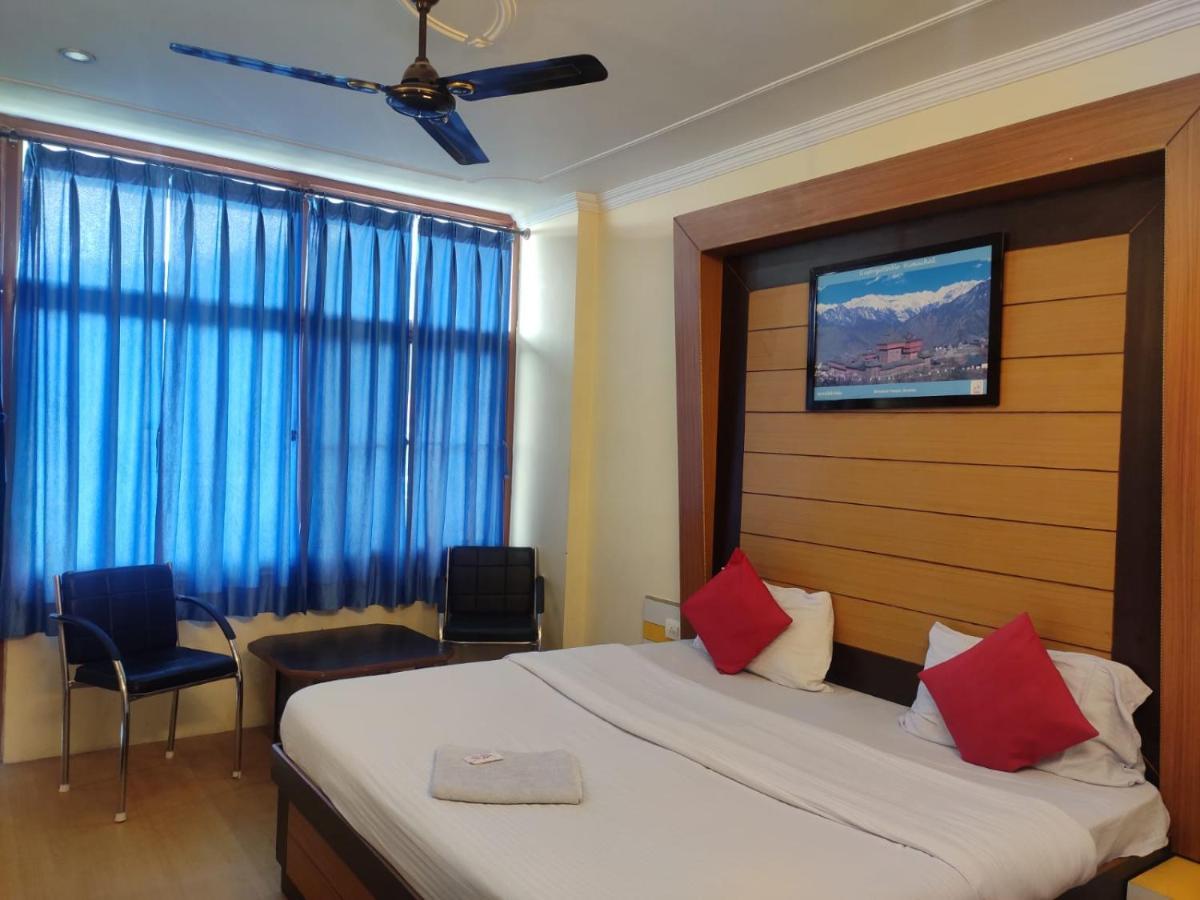 דרמסאלה Hotel Amandeep מראה חיצוני תמונה